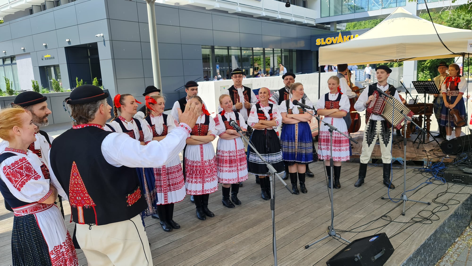 Medzinárodné folklórne stretnutie troch generácií