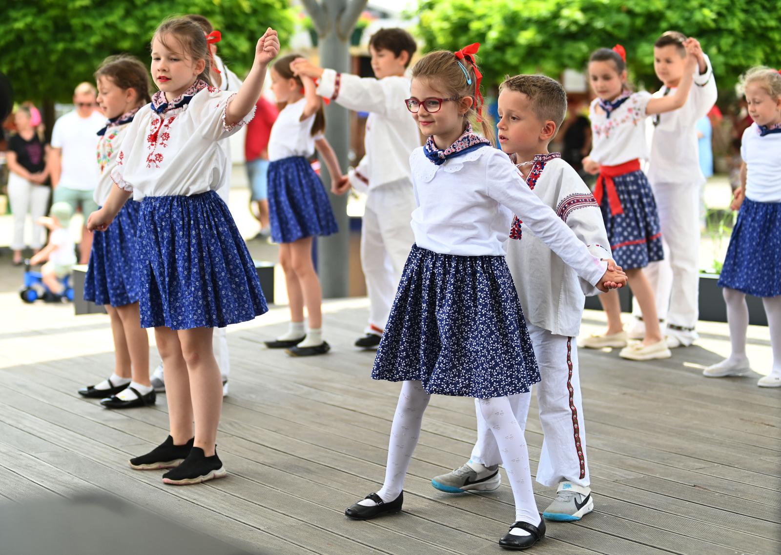 X. Medzinárodné folklórne stretnutie troch generácií v Trenčianskych Tepliciach