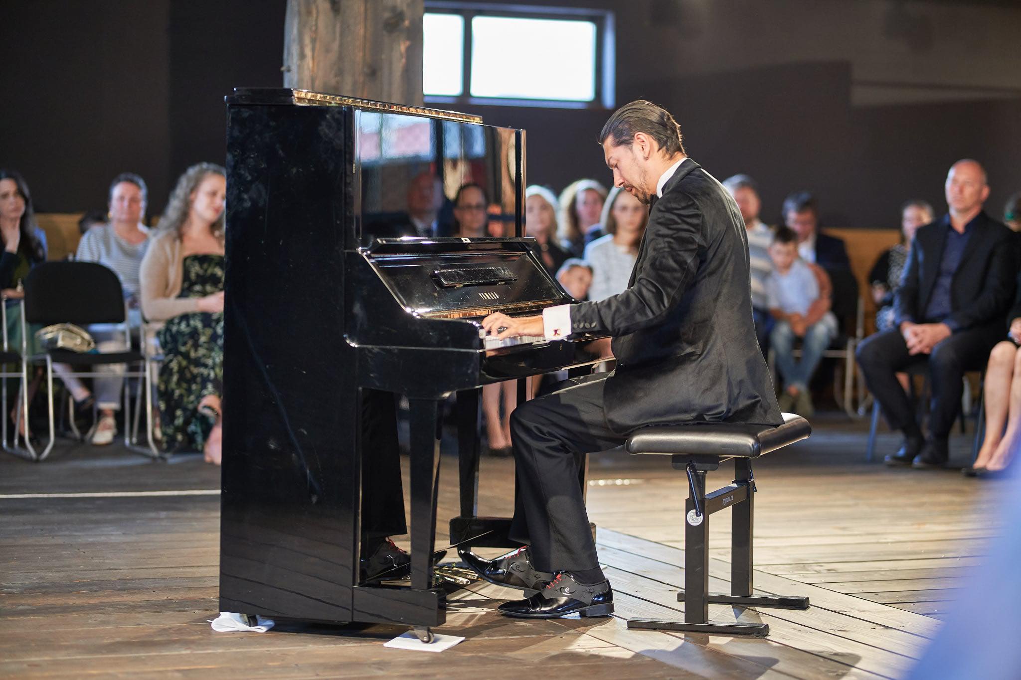 Miloš Biháry: Kúzlo Vianoc - Virtuózna klavírna show filmovej hudby s orchestrom