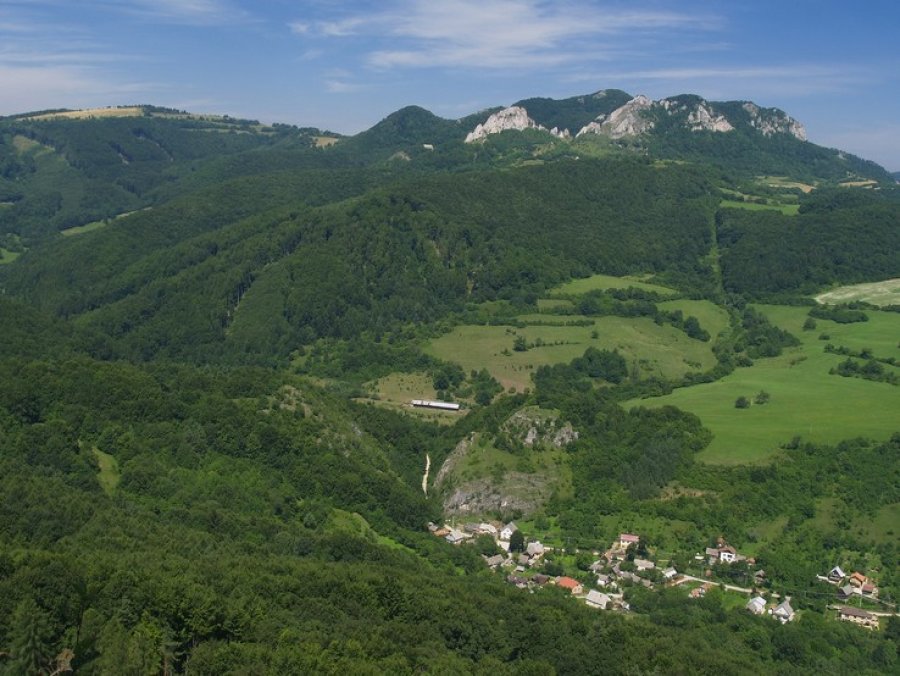 Jarná turistika "Cez tri vrcholy"