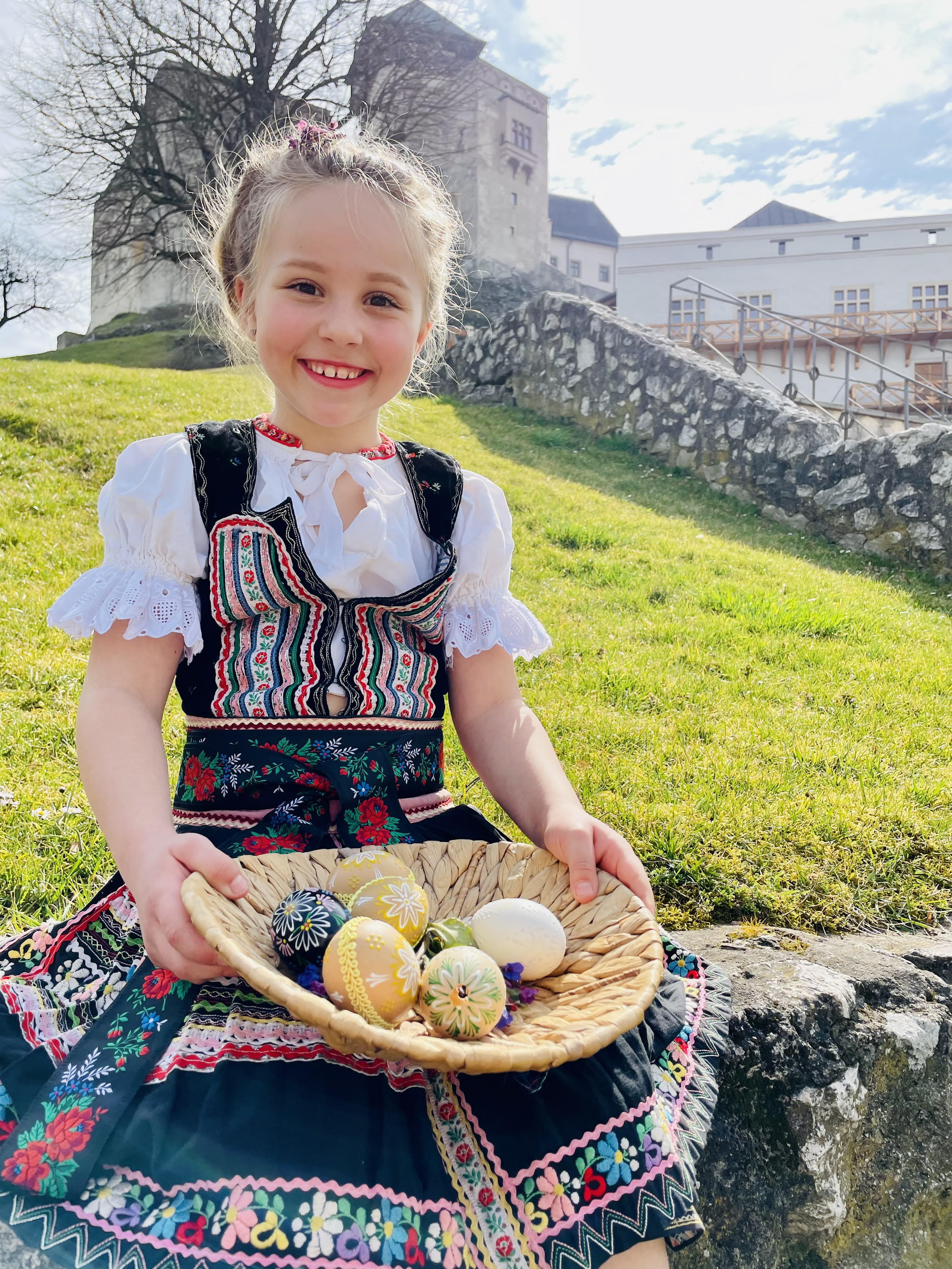 Vítanie jari na hrade + "Poď na hrad v kroji"