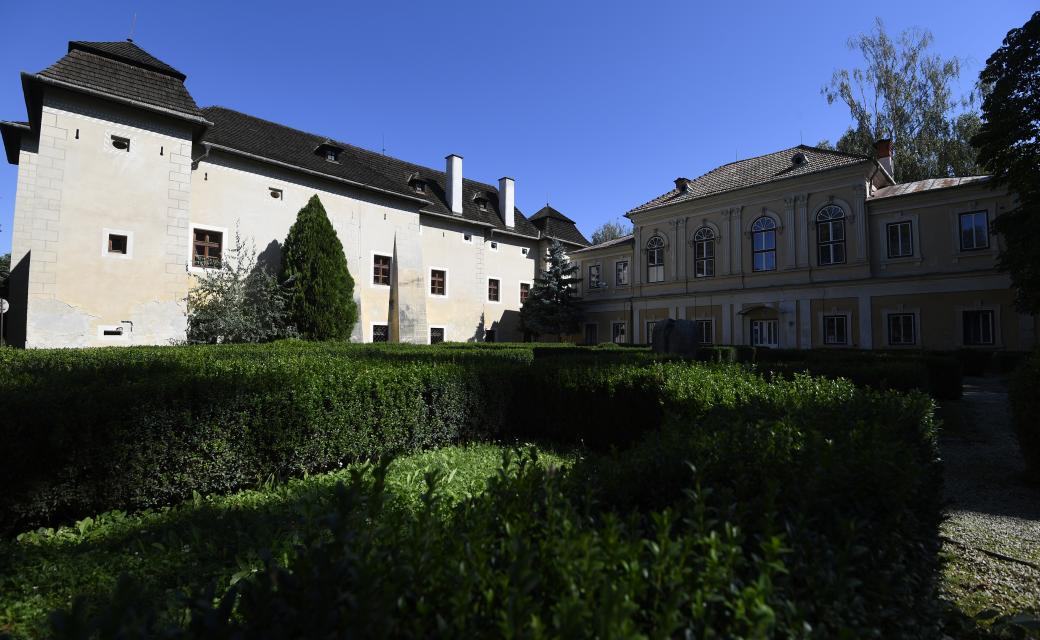 Brodzany Schloss mit englischem Park