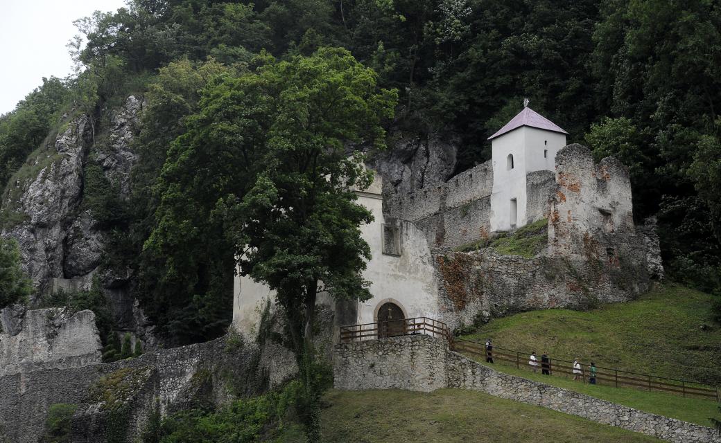 Skałka nad Wagiem