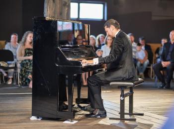 Miloš Biháry: Kúzlo Vianoc - Virtuózna klavírna show filmovej hudby s orchestrom