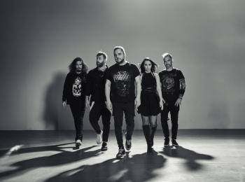 Vianočný koncert v Trenčíne – večer plný hudby, energie a sviatočnej atmosféry!